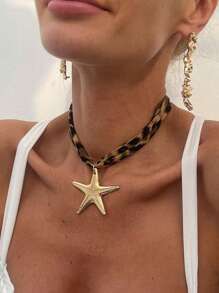 1pc Women's Fashionable High-End Leopard Print Beach Series Pendant Necklace, Bohemian Style Metal Clavicle Chain, Suitable For Daily Wear, Parties, And Beach Vacations