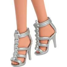 Mattel Barbie Fashionistas Puppe mit braunem Haar, trägt ein lila paillettenverziertes Ballkleid mit seidigem Rock, silberne Halskette und High Heels