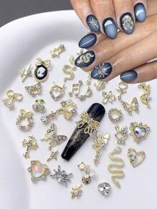 闪亮白色水钻金蛇蝴蝶蜘蛛十字樱桃美甲装饰春夏蝴蝶结花朵权杖心形美甲饰品混合 50 件 3D 合金 DIY 美甲宝石礼物适合女孩亚克力按压指甲手机壳鞋子衣服包工艺品美甲用品 - 彩色 - 查看 1
