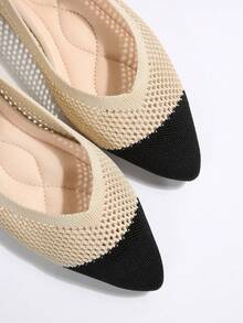 1 Pair Women Casual Knit Flat Shoes, Colorblock Pointed Toe Slip-On, Breathable Fabric, With Breathable Insole And Durable Plastic Sole, Suitable For All Seasons