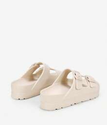 Bosanova ✅ Entrega 24/72h Sandalias de goma estilo pala con dos tiras al empeine con detalle de hebillas regulables y suela de plataforma. sin cierre beige