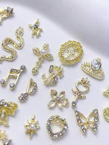 闪亮白色水钻金蛇蝴蝶蜘蛛十字樱桃美甲装饰春夏蝴蝶结花朵权杖心形美甲饰品混合 50 件 3D 合金 DIY 美甲宝石礼物适合女孩亚克力按压指甲手机壳鞋子衣服包工艺品美甲用品 - 彩色 - 查看 4