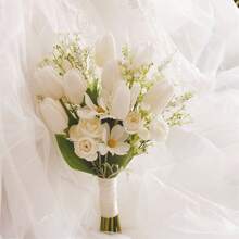 Romantische weiße Hochzeitssträuße für Braut und Brautjungfer, Tulpen-Simulationsblumen, Brautstrauß, Hochzeitsfotografie-Strauß, Ehedekoration, künstliche Blumensträuße für Hochzeit, Valentinstag, Kirche, Zuhause, Dekoration, Sommer, Geburtstag, Geschenke, Strand, Schulmaterial, Raumdekoration