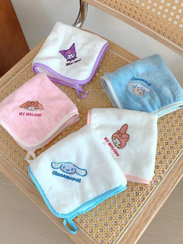Sanrio Conjunto de 5 toalhas Sanrio com desenho animado, toalha quadrada Hello Kitty My Melody Cinnamoroll, toalha de praia, toalhas de lã coral macias e absorventes para meninas e mulheres, toalha quadrada de banheiro, toalha de rosto absorvente e suave para a pele, toalha para pendurar, toalha de mão tipo lenço, acessórios de decoração para casa, substituição de banheiro, presente de aniversário de volta às aulas para salão de beleza, casa e banheiro