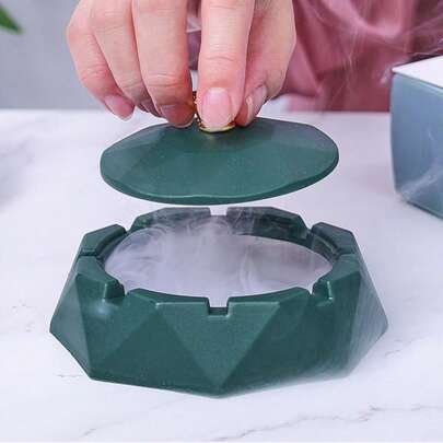 1 Crown Covered Ashtray, Classic Style, Stainless Steel Inner Ashtray With Lid, PP Plastic Decoration, Smoke-Free Design, Easy To Clean