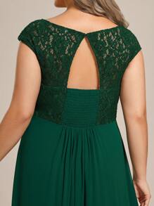 EVERPRETTY Plus Elegant Chiffon Delicate Lace And Back Cutout Bridesmaid Dress