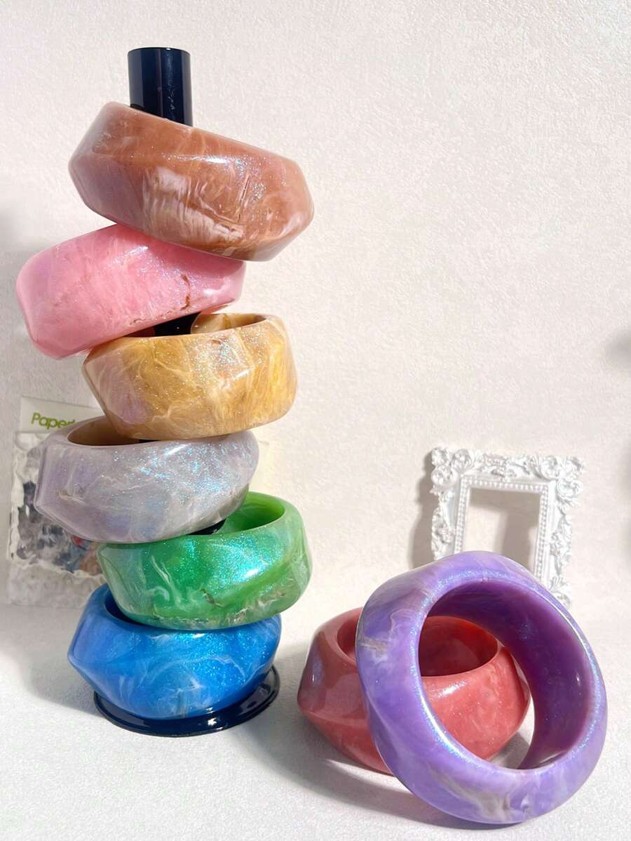 1 Stück neues asymmetrisches personalisiertes Harz Armband, modisch funkelnd, geeignet für tägliche Outfits von Frauen, Strand und Urlaub