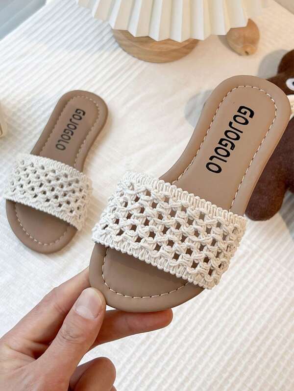 A Pair Of Best-Selling Children's /2025 New Girls' Flip-Flops Features A White Woven Upper Design, With A Simple And Fresh Style And A Rural Flavor. They Are Suitable For Girls Aged 3 To 12 To Wear In Summer Home And Outdoor Leisure Occasions.