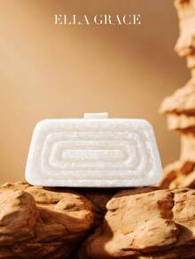 舞会包 - 采用仿珍珠母材质制成，乳白色调，饰有三维环形图案。适合晚礼服等正式场合，也是一份绝佳的礼物。 - 米色 - 查看 4