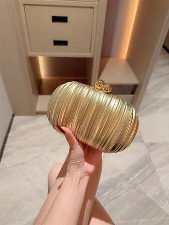 Moonlit Eve-väska: 1 st glittrande veckad mini-äggformad kvällsväska med elegant design med dubbelpärlknappar i metall, lämplig för partytjejer, brudar, studenter, unga proffs, tillsammans med fest, bal och bröllopskläder, levereras med metallkedja