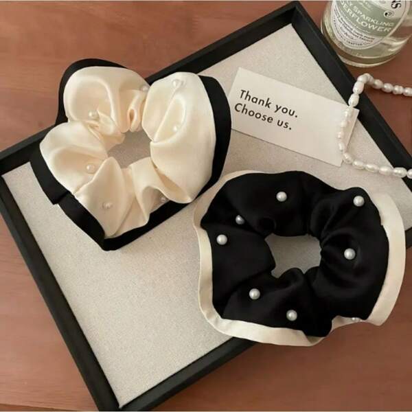 2 piezas de scrunchies de pelo elegantes con decoración de perlas y remaches - Diseño en bloque de color negro y crema, de imitación de seda suave, accesorios de pelo estilosos para mujeres