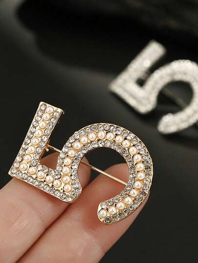 1pc Vintage Women Fashion Pearl Letter Brooch, Luxury Numbered 5 Design Crystal Rhinestone Pin Brooch For Dress,Scarf,Beach,Holiday
