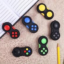 1 pezzo Tavoletta Fidget con 8 funzioni antistress, controller Fidget per riduzione dello stress, cubo giocattolo Fidget per alleviare stress e ansia, regalo di Natale e Pasqua (accessori di colore casuale)