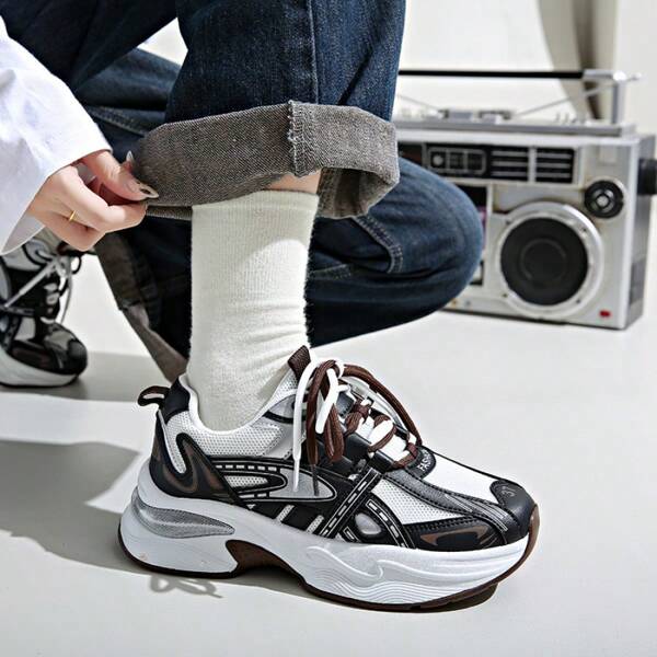 Chaussures athlétiques à bout bas, respirantes pour femmes, à lacets doubles, semelle épaisse en caoutchouc matelassé, antidérapantes, durables, convenant pour les déplacements quotidiens, rehaussant légèrement la taille, randonnée, marche
