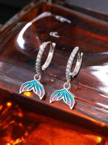 Elegantes y gráciles pendientes de botón de plata de ley 925 con delfín y circonita, de estilo versátil para la playa