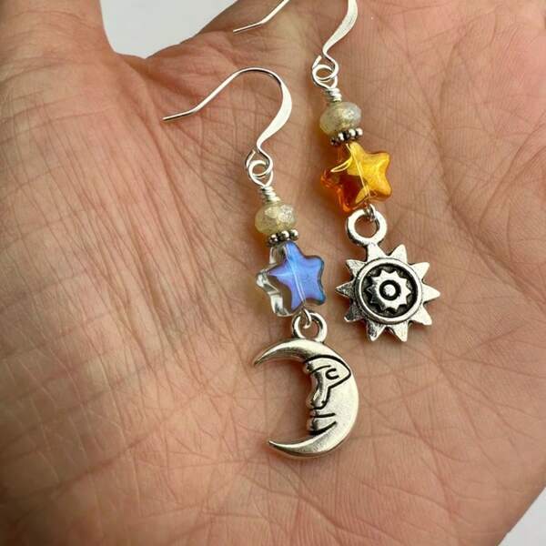 Orecchini con pendente retrò a forma di stella, luna e viso scolpiti, design bohémien minimalista, creativo, idea regalo gioielli di moda, accessorio quotidiano