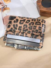[Travel Scene] Fashionable Travel Essentials Leopard Print Multifunctional Card Holder Large-Capacity Credit Card Storage Box Unisex Passport Ticket Holder Anti-Lost And Anti-Theft Card Holder Lightweight And Portable Card Holder Cheetah Print Travel Accessories