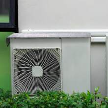 Cubierta para unidad exterior de aire acondicionado - Protege contra la luz solar directa, retiene el calor, suprime el aumento de temperatura, a prueba de polvo, aislada, a prueba de lluvia y nieve, material reflectante, resistente a los rayos UV, fácil instalación