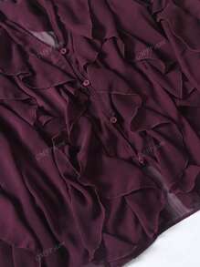 Camisa con volantes en el bajo y diseño de unicolor