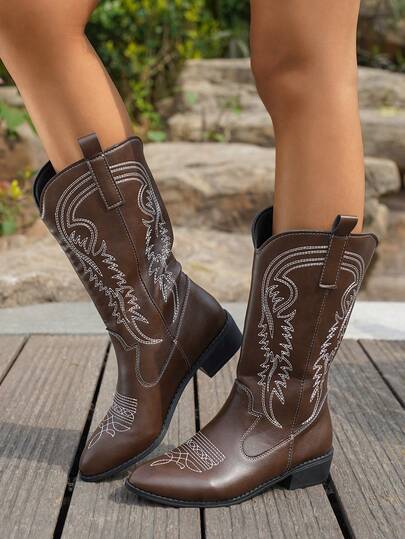 2025 秋冬女式新款复古美式刺绣皮革尖头西部靴、咖啡棕色皮革时尚高帮靴、高跟拼色马靴、朋克风格切尔西靴、牛仔靴