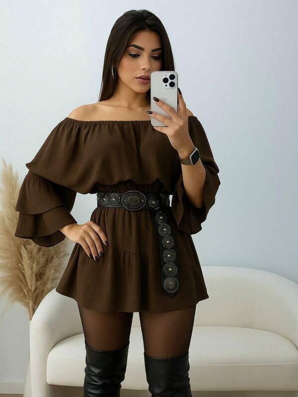 Vestido Macaquinho Feminino Duna Ombro a Ombro com Manga Longa e Babados