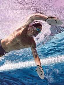 1 双成人游泳训练桨，带可调节硅胶指蹼的浮潜潜水手套 - 彩色 - 查看 4