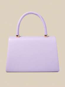 这款晚宴包有一定的容量，可以容纳手机、钱包、化妆品等个人物品。手提式设计方便抓握。荔枝纹皮革材质，搭配精致的金属连接件，呈现简洁优雅的风格，适合正式的晚会活动、公司年会以及重要的商务活动，彰显佩戴者的优雅与稳重。女士手提包、手拿包和单肩包适合婚礼、联欢晚会、派对和聚会，可与晚礼服和高跟鞋完美搭配，更显优雅气质。