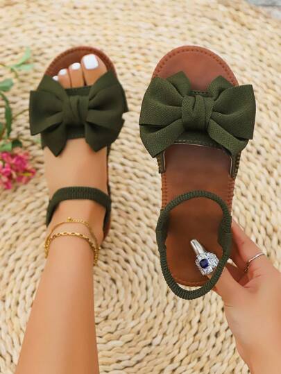 1 paio di eleganti sandali piatti con decorazioni a fiocco in tessuto grinzoso e finiture floreali, scarpe da spiaggia alla moda adatte per spiaggia, festa, ufficio, scarpe da donna estive slip-on