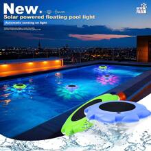 1 paquet Lumière flottante solaire pour piscine aux effets d'éclairage dynamiques multiples, étanche IP68, lumière flottante pour piscine, changement de couleurs LED RVB vers le haut et vers le bas, convient pour les piscines, les spas, les fontaines. Applicable pour Halloween, Noël, Thanksgiving, période de remise des diplômes