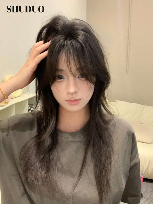 SHUDUO 1 Synthetic Heat-Resistant Black-Brown Curly Wig With Bangs, Made Of Fiber, Suitable For Everyday Use, Natural And Realistic Wig (Accessories Not Included)