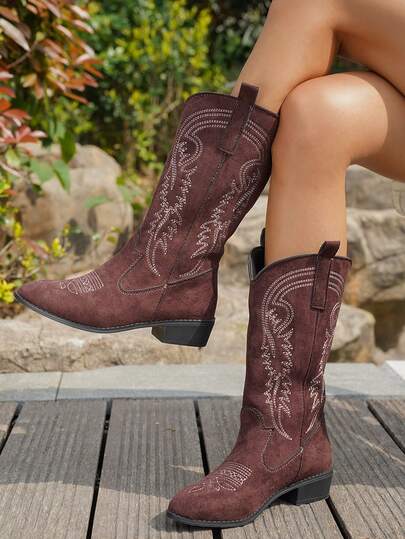 Nya damstövlar i vintage-stil med broderat läder och spetsiga tår i westernstil, konstläder i kaffebrun, coola, moderiktiga stövlar med hög skaft, ridstövlar med hög klack och färgblock, moderiktiga Chelsea-stövlar i punkstil