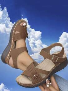 1 Pair Women Summer Flower Woven Sandals, Classic Versatile Flat Comfortable Beach Slippers, Resort Style Fashion Casual Wedge Shoes, Stylish Minimalist Leisurewear
