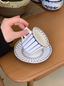 1 Set Cești și Farfurii Ceramice Geometrice cu Linie Aurie Pictate Manual, Set de Cești și Farfurii de Cafea Elegant de Lux în Stil Francez, Set de Cești și Farfurii pentru Desert cu Ceai de După-amiază European, Potrivit pentru Restaurant, Sufragerie, Cafenea