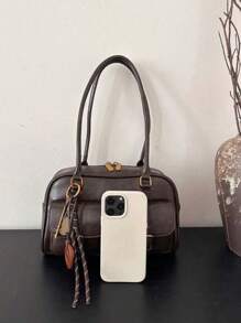 Borsa classica alla moda in tessuto PU impermeabile di colore unito, con decorazione a motivo di lettere, multitasche, a conchiglia, a spalla, sotto braccio, adatta per viaggi, shopping, pendolarismo, feste, appuntamenti, vestiti per il Capodanno. Pendenti e borse devono essere acquistati separatamente, non in bundle.