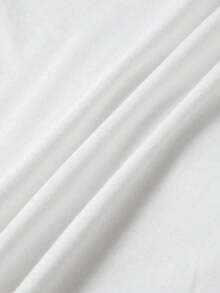 Camiseta con estampado de perro de dibujos animados sobre fondo blanco, diseño lindo para mostrar tu amor por el estilo adorable, perfecto para el verano