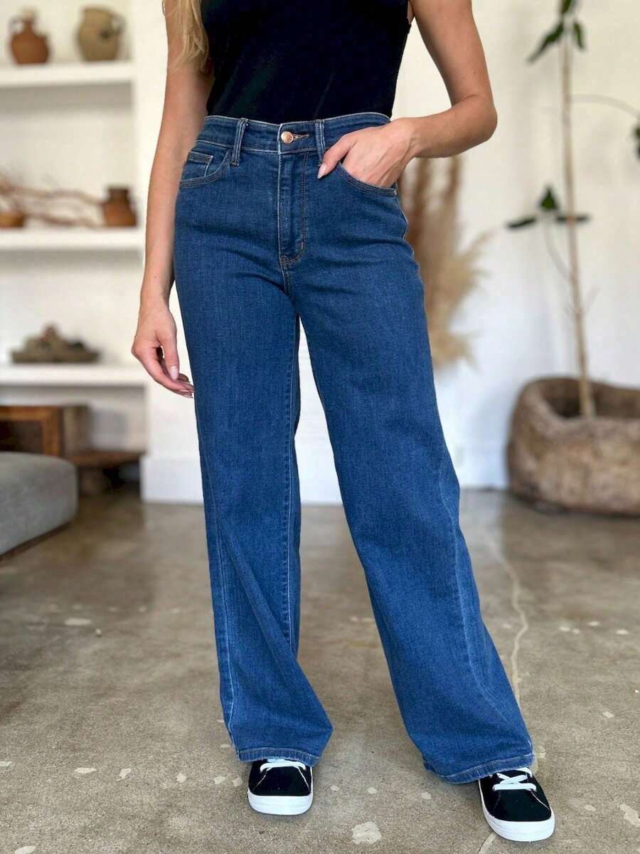 Women's Casual Jeans Vintage High-Waisted Straight Leg Denim Pants Washed Medium Blue Full Length Button And Zipper Closure Relaxed Fit For Casual Everyday Wear