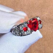 一套时尚锌合金心形情侣戒指，男士不锈钢订婚结婚珠宝礼物，适合情侣，耐用时尚的珠宝配饰，适合求婚和婚礼，完美搭配情人节情侣戒指 - 彩色 - 查看 2