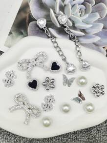 16PCS ABS Resin Silvery Luxury Heart Shaped Chain Shoe Charms Bling Rhinestone Bow-Knot Dollar Shoes Decorations Diy Removable Artificial Faux Bead Shoe Accessories Mutlifunctional Flower Butterfly Shoe Clips Decor Fit Women Lady Sandals Slides Slippers Beach Bags Xmas Halloween Valentine Birthday Festival Party Gifts(Shoes Not Included)