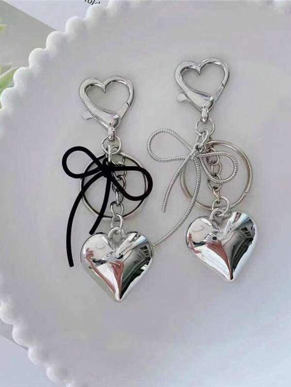 1 pieza Llavero de mujer con lazo minimalista y corazón 3D, decoración versátil para bolso/llave de coche, regalo, accesorio de coche, dije para mochila, estilo gótico y Y2K lindo