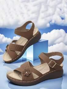 1 Pair Women Summer Flower Woven Sandals, Classic Versatile Flat Comfortable Beach Slippers, Resort Style Fashion Casual Wedge Shoes, Stylish Minimalist Leisurewear