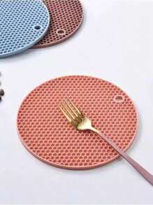 4 piezas de posavasos redondos de silicona con panal - resistentes al calor, flexibles, fáciles de limpiar, antideslizantes, protegen mesas y encimeras de cocina - ideales para platos, ollas y sartenes calientes, perfectos para diversas celebraciones festivas. Confirme que el tamaño del producto sea adecuado antes de comprar.