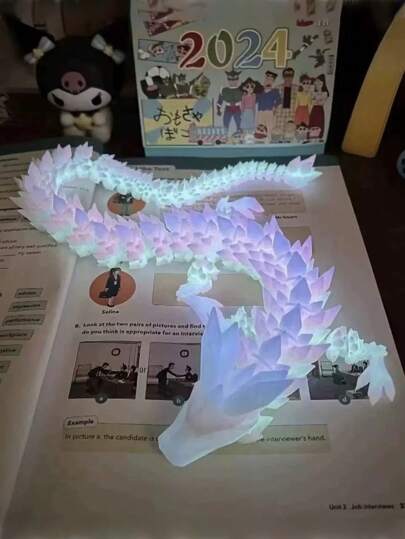1 pièce Dragon cristallin lumineux imprimé en 3D, œuf de dragon chinois, figurine créative, décoration lumineuse à articulation complète. 1 pièce Figurine d'ornement de dragon cristallin qui brille dans le noir, imprimée en 3D, avec des articulations mobiles, statue de dragon divin