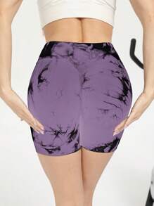 Pantaloni scurți de yoga cu 3 straturi, vopsiți în stil tie-dye, similari cu cei de la Impact Brand