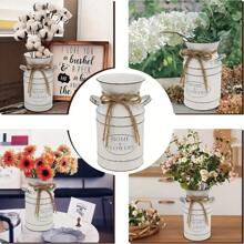 Vase à fleurs galvanisé vintage de style ferme - Pot de lait crème blanc délavé et patiné avec l'étiquette "Fleurs fraîches de la maison", parfait comme centre de table et décoration d'intérieur