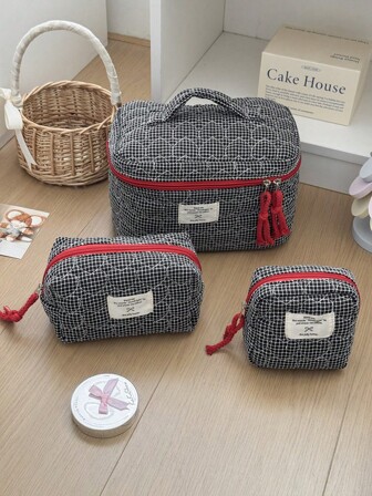 1 Pieza Bolsa de Cosméticos Multifuncional con Patrón de Cuadros, Bolsa de Maquillaje de Gran Capacidad para Niñas, Bolsa de Maquillaje Portátil y de Moda, Bolsa de Almacenamiento Multifuncional para Lápiz Labial, Toallas Sanitarias, Monedas, Llaves, Pinzas para el Cabello, Scrunchies, etc. Bolsa de Lavado para Organizador de Viaje, Bolsa de Cosméticos para Viaje, Vacaciones y Uso Escolar, Regalo del Día de la Madre, Regalo de Regreso a Clases, Regalo de Año Nuevo, Regalo para Maestros, Regalo para Dama de Honor, Artículos Esenciales de Viaje, Vacaciones de Verano, Regreso a Clases, Bolsa Escolar, Bolsa de Viaje para Mujeres, Bolsa de Maquillaje para Viaje