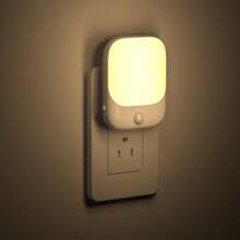 1/2 pièces Prise de veilleuse avec capteur de mouvement, pack de 2 veilleuses pour enfants avec 3 modes (auto/éteint/allumé), 5 niveaux de luminosité variable pour la chambre d'enfants, la chambre à coucher, les escaliers