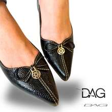 Sapatilha Feminina Belly | Escama Verniz Preto Com Medalha – Suavidade Perfeita, Qualidade Imbatível, Estilo Singular.