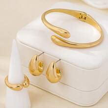 4pcs Gold Heavy Metal Geometric Waterdrop Matte Bracelet Ring Earring Jewelry Set, Minimalist Elegant Multipurpose Daily Accessories