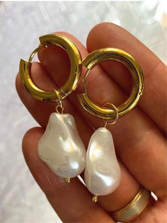 Oorbellen met neppe parels in barokstijl