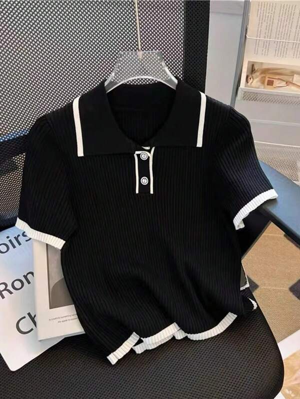 T-shirt court à manches courtes tricoté, nouveau style Y2K pour l'été. Top tricoté côtelé à la mode avec couleurs contrastées rajeunissantes. Blouse d'été mignonne. Vêtement d'extérieur pour femmes. Idéal pour la rentrée scolaire